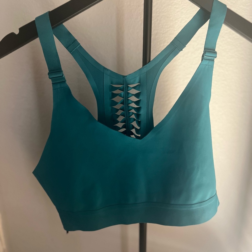 VICTORIA SECRET VICTORIA SPORT Teal Women's sport Bra
Size Large